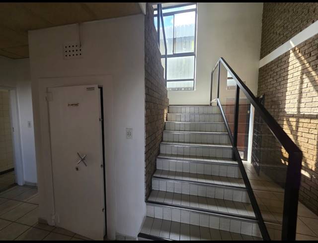 360M² OFFICE TO LET IN ALRODE